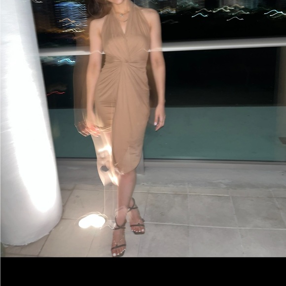 Halter neck twist front wrap dress - Picture 4 of 4